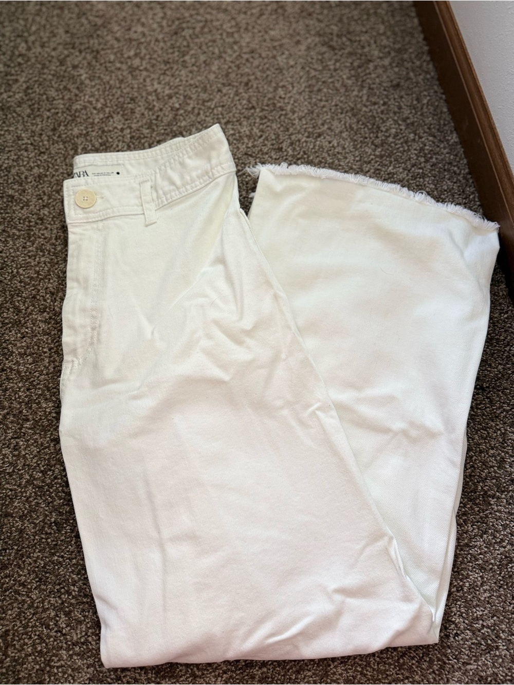 Zara White Wide-Leg Jeans with Frayed Hem